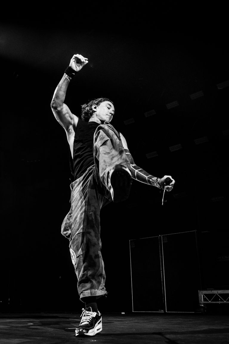 Bush performing live at AEC Theatre in Adelaide